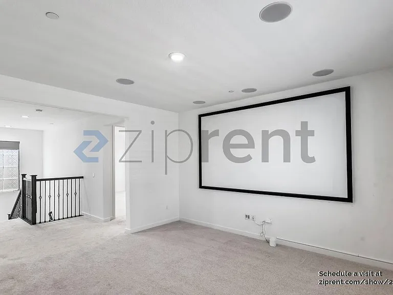 350 E Huntley Ave — Photo 24