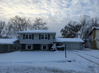 1361 Hassell Dr, Hoffman Estates, IL 60169