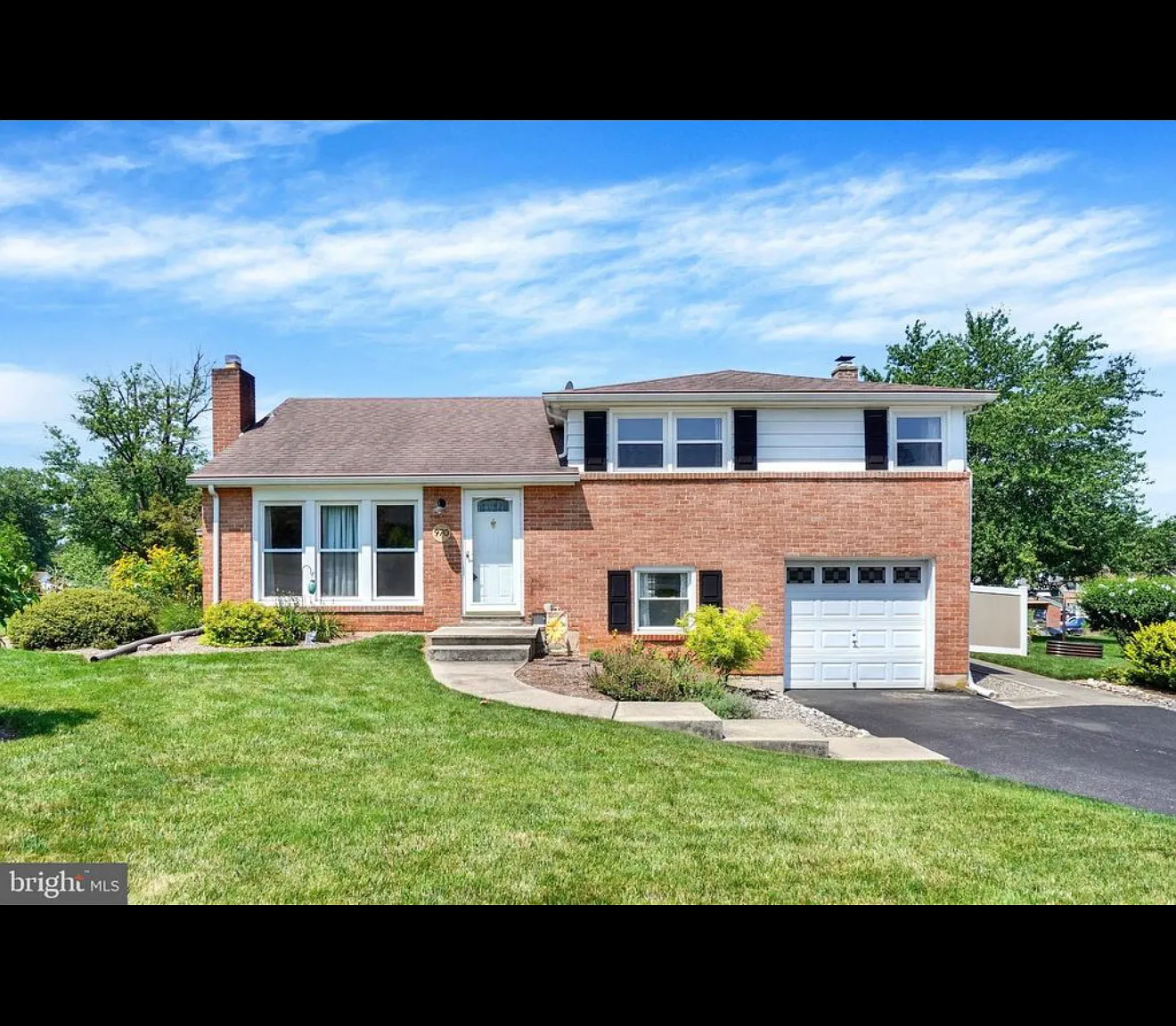 3 bed, 1107 sqft, $1,990 — Photo 1