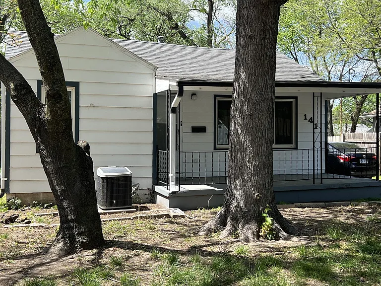 141 S Custer Ave — Photo 24