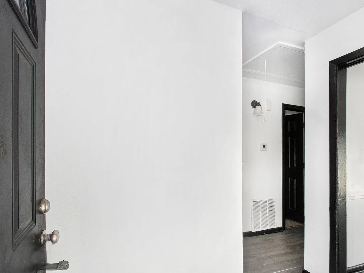4 bed, 3.0 bath, 1927 sqft, $1,975 — Photo 4