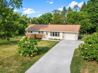 23463 N Meadow Ln, Barrington, IL 60010