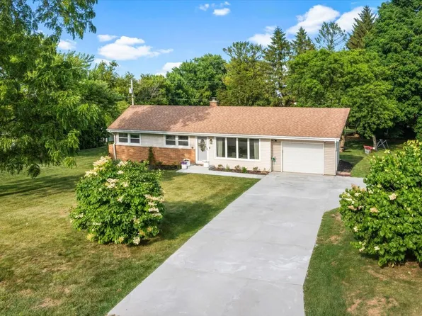 23463 N Meadow Ln, Barrington, IL 60010