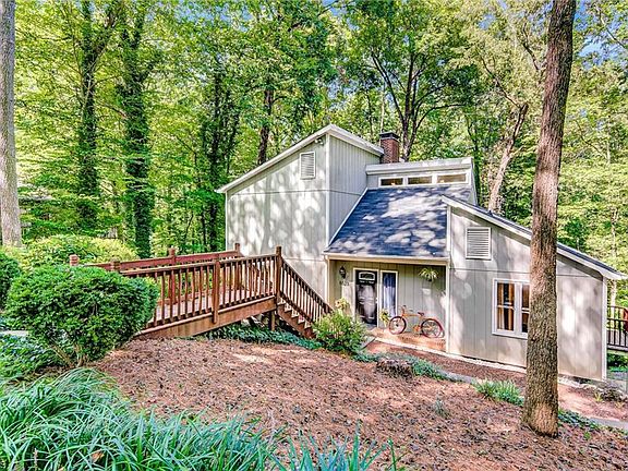 3rd image of 8023 Deverow Ct