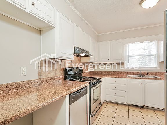 5th image of 326 Serpentine Dr