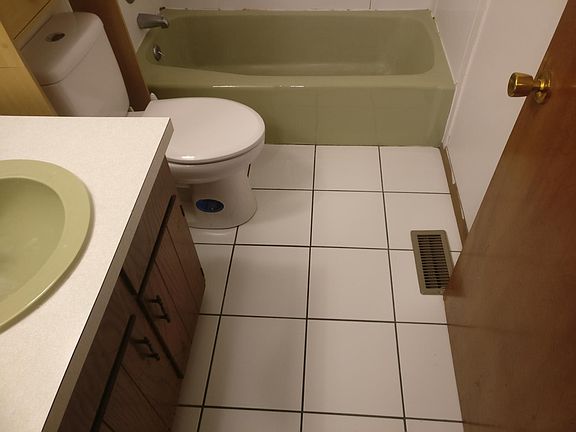 4th image of 547 Monticello Ave APT B