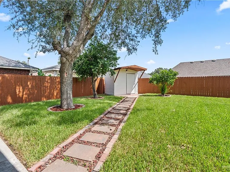 1904 Baylor Ave — Photo 19