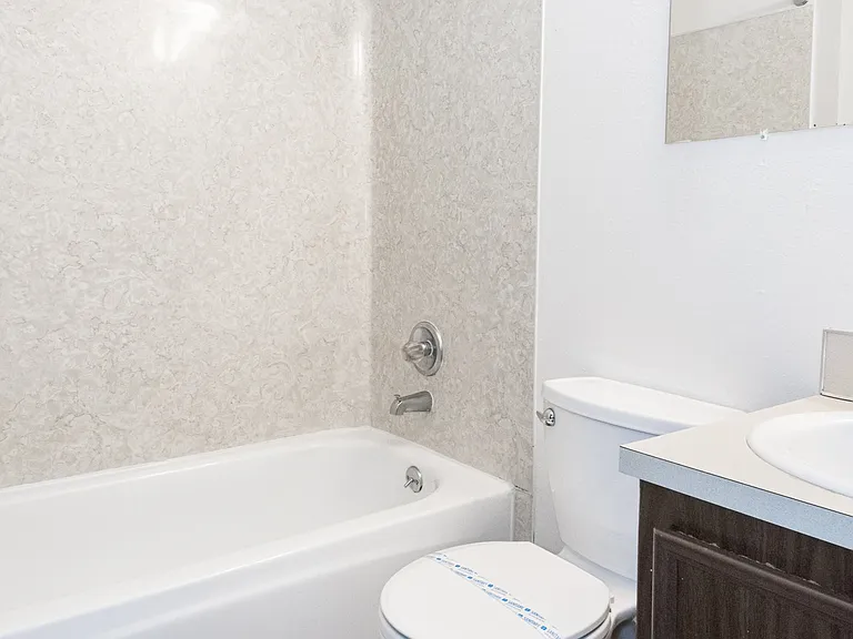 Hallmark Apartments — Photo 16