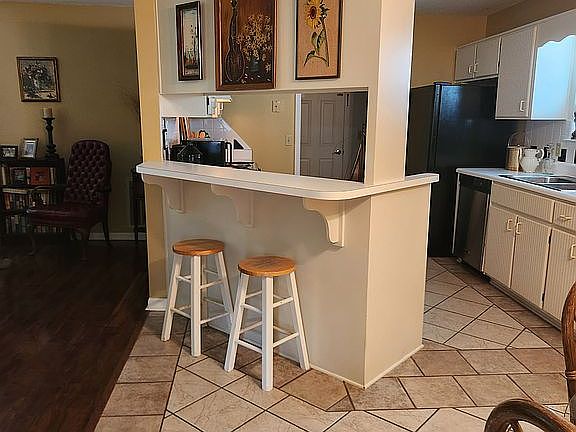 4th image of 204 Concord Cir
