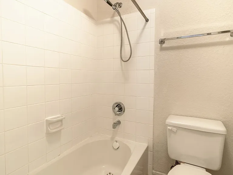 2918 Five Oaks Dr — Photo 20