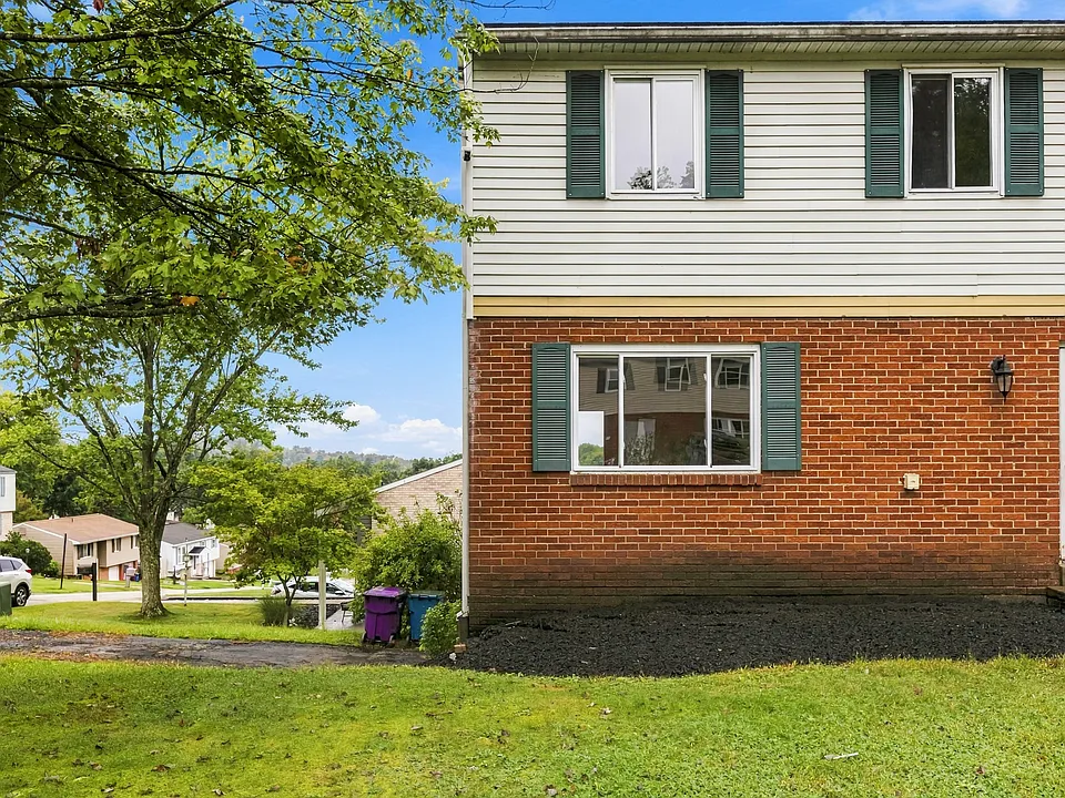 498 Maple Rd