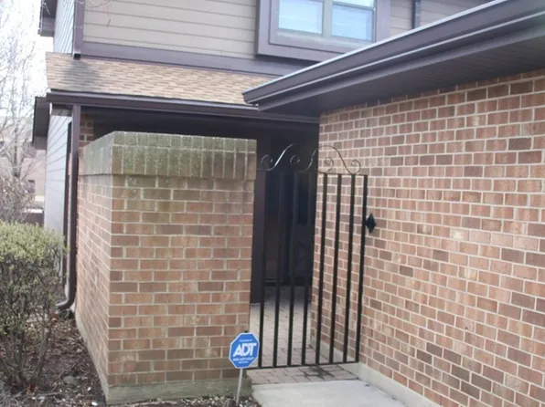 15 Indian Trail Dr #15, Westmont, IL 60559