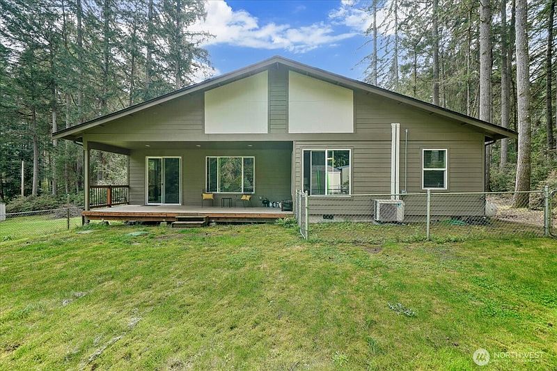 3rd image of 11714 Lake Place