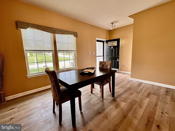 3rd image of 671 Sunglow Dr