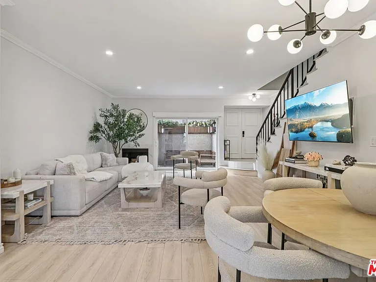5139 Balboa Blvd #2 — Photo 4