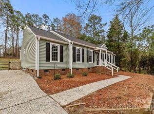1111 Somersby Ln, Matthews, NC 28105