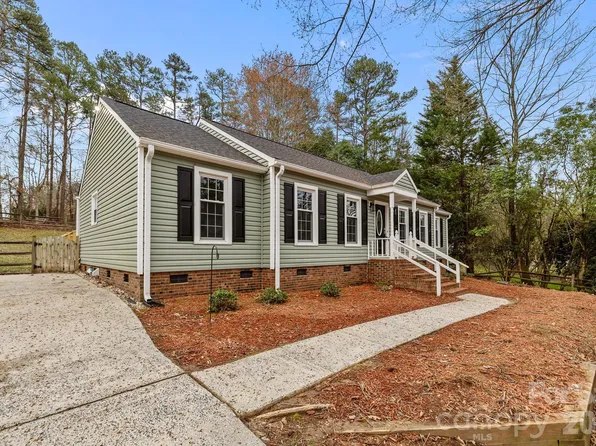 1111 Somersby Ln, Matthews, NC 28105