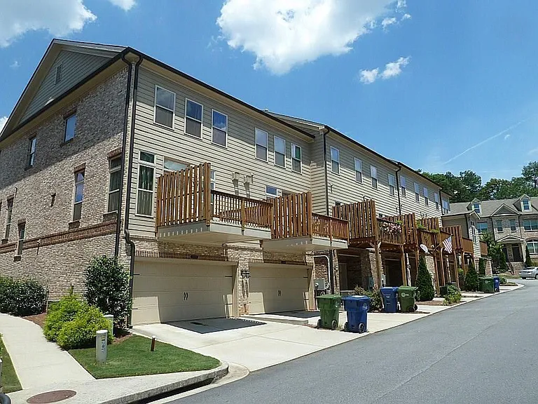 1207 Lavista Cir — Photo 24