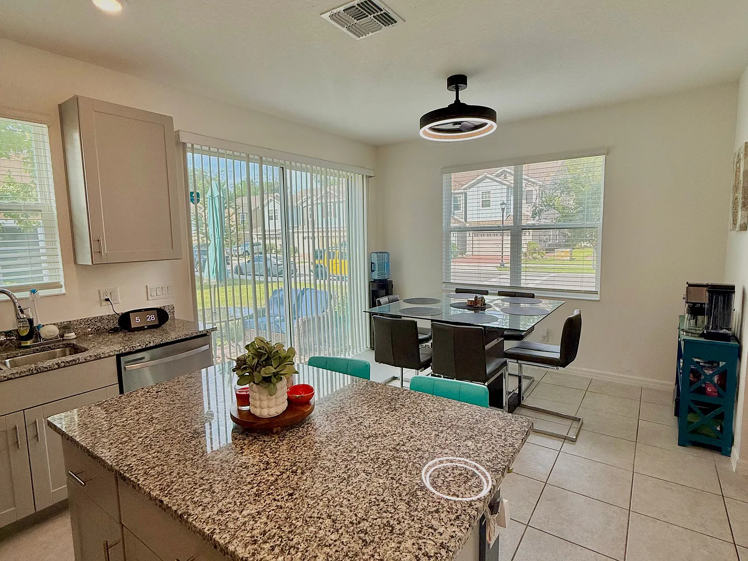 3 bed, 2.5 bath, 1703 sqft, $2,350 — Photo 4