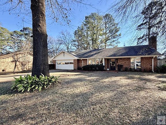 2nd image of 216 Edgewood Cir