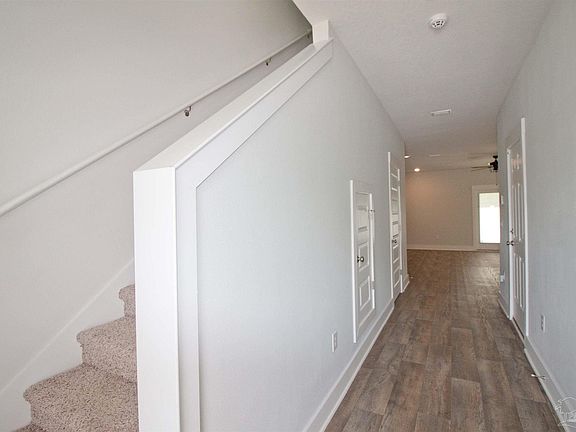 4th image of 1541 Farragut Way