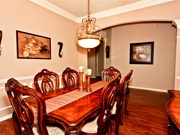 Plenty of room for those large family gatherings. Thanksgiving will be here before you know it!