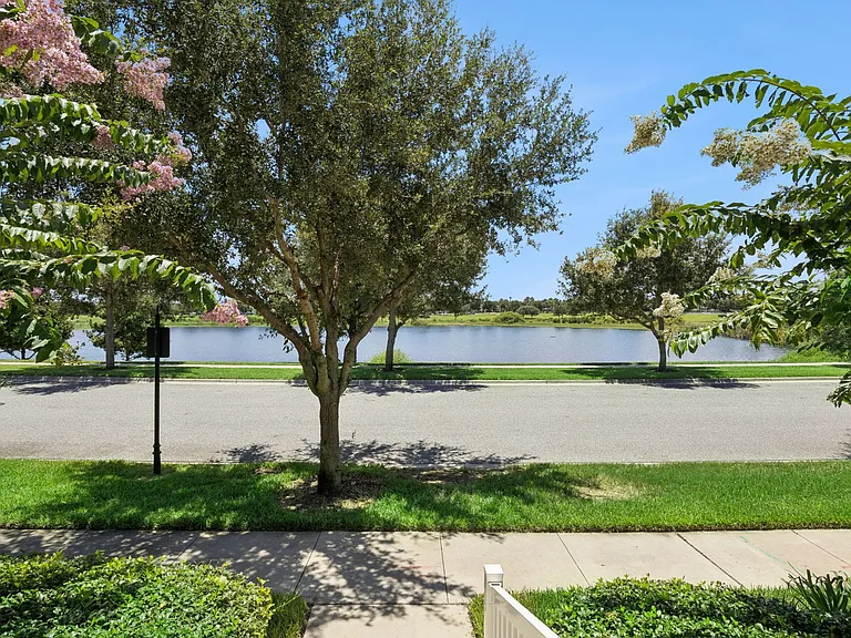 8130 Bluejack Oak Dr — Photo 32
