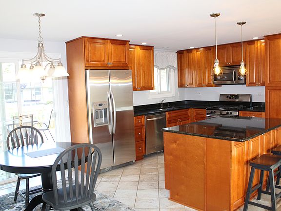 2nd image of 823 Houlton Ct