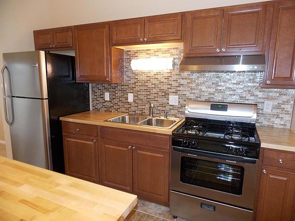3rd image of 377 Harland Dr