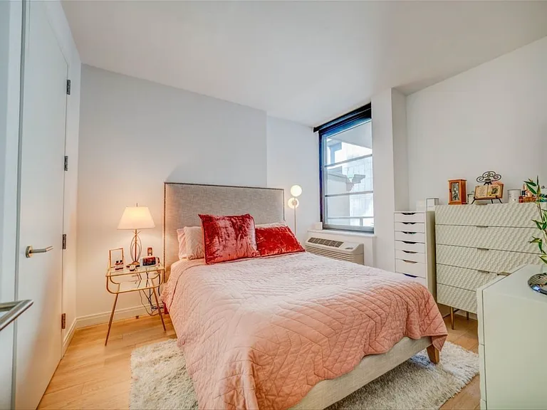 160 1st St #515 — Photo 7