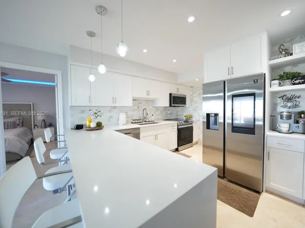 200 Diplomat Pkwy APT 827, Hallandale Beach, FL 33009