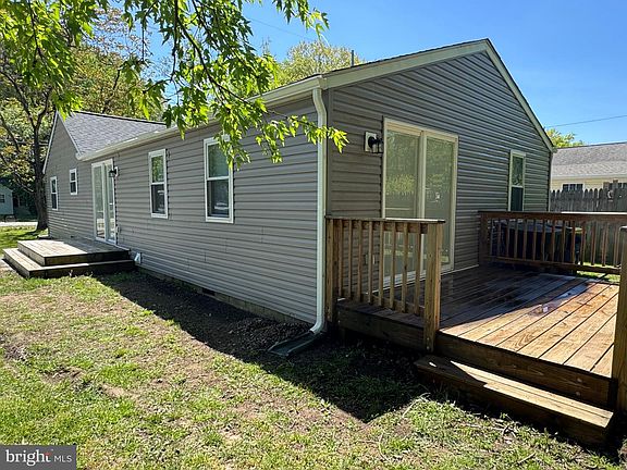 4th image of 2389 White Oak Rd