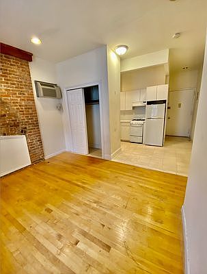 2nd image of 56 W 65th St #50C