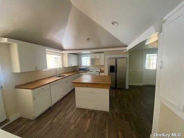 4 bed, 3.5 bath, $4,200 — Photo 2