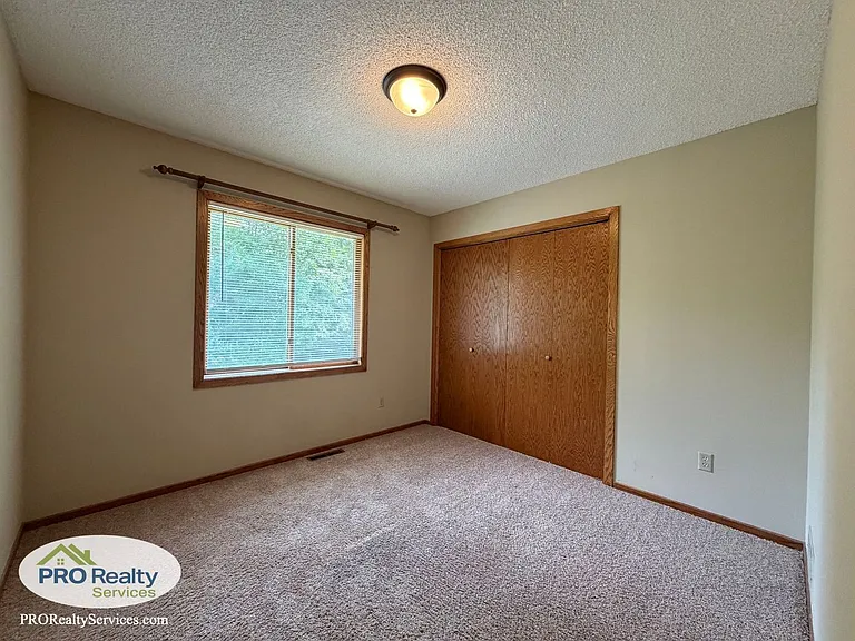 5642 Royal Oaks Dr — Photo 11