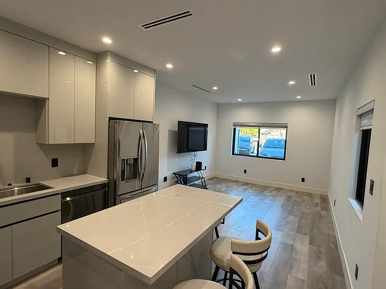 8143 Mary Ellen Ave #8143 — Photo 7