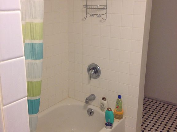 3rd image of 1118 Garnett Pl #G