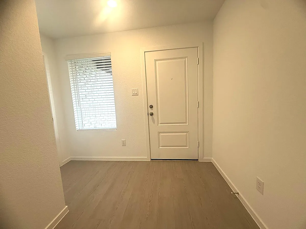 Building Photo - 1520 Sunset Ridge Dr