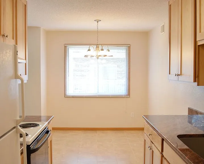 Larpenteur Estates Apartments — Photo 90
