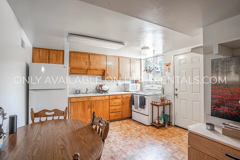 1 bed, 1.0 bath, 1084 sqft, $415 — Photo 3