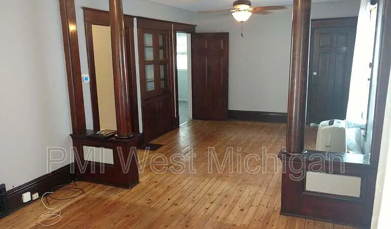 946 Pine Ave NW #1 — Photo 11