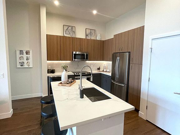 4th image of 1150 S Broadway #371