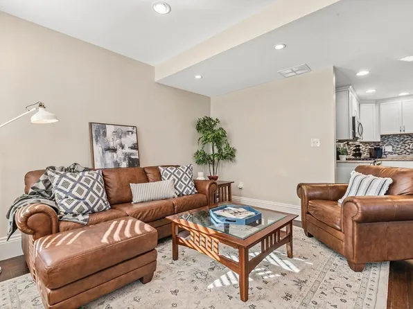 33 Wisconsin Ave #33, Somerville, MA 02145