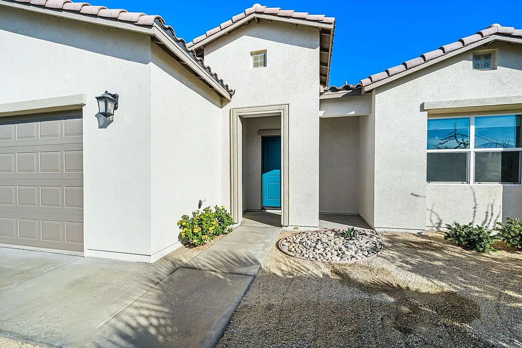 4 bed, 2467 sqft, $4,450 — Photo 2