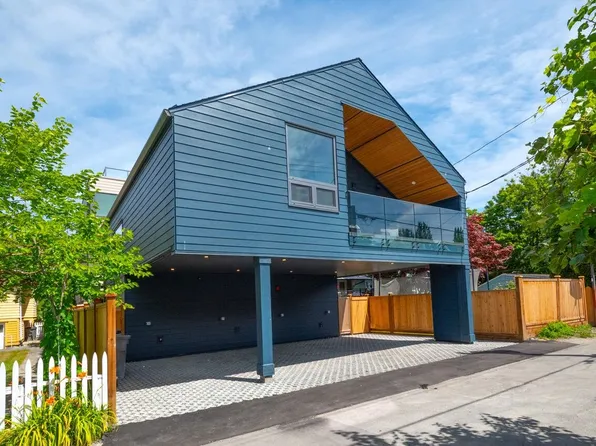 3122 W 11th Ave, Vancouver, BC V6K 2M7