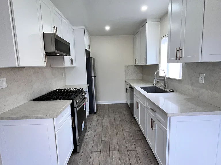 353 W Alameda Ave #D — Photo 3