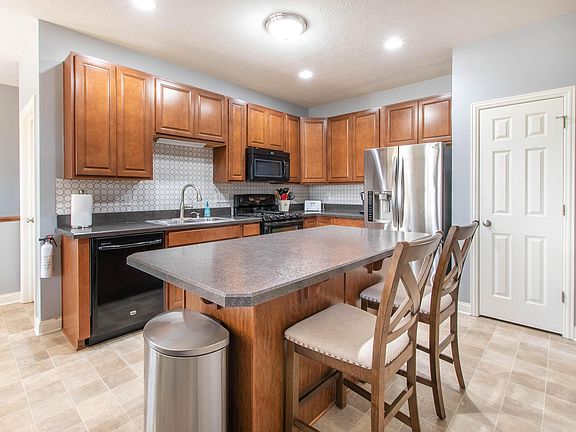 5th image of 347 Seatrain Dr