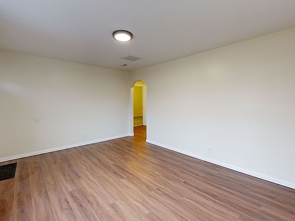 5th image of 18 Whitney Rd
