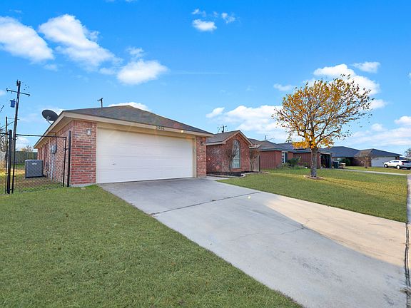 2nd image of 2906 Maria Dr