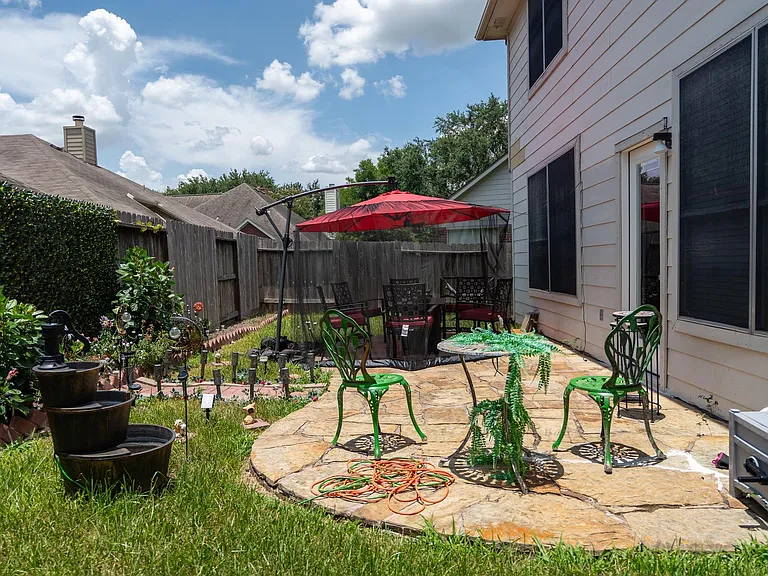 210 Windrift Ct — Photo 42